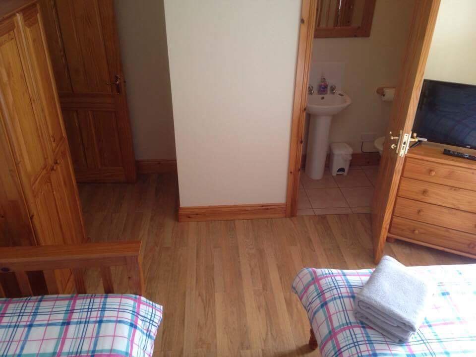 Tara House Bed and Breakfast Ballycastle Eksteriør billede