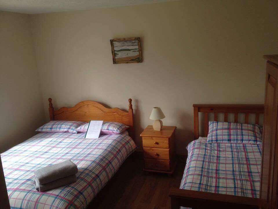 Tara House Bed and Breakfast Ballycastle Eksteriør billede