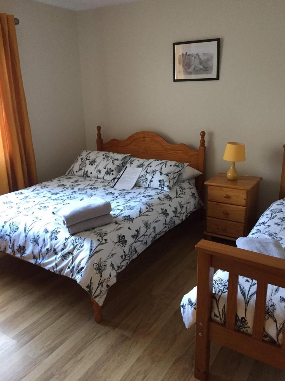 Tara House Bed and Breakfast Ballycastle Eksteriør billede